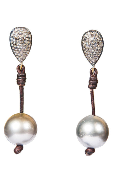 Demure Pearl Teardrop Earrings by Vincent Peach