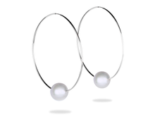 silver hoop earrings with freshwater pearl by Vincent Peach Fine jewelry
