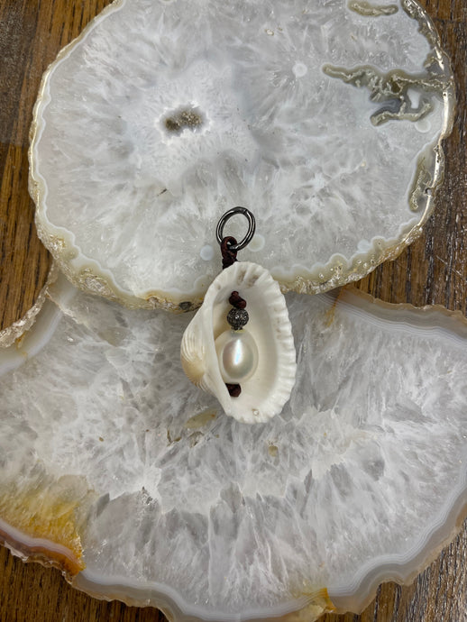 Freshwater Shell Pendant - Vincent Peach Fine Jewelry