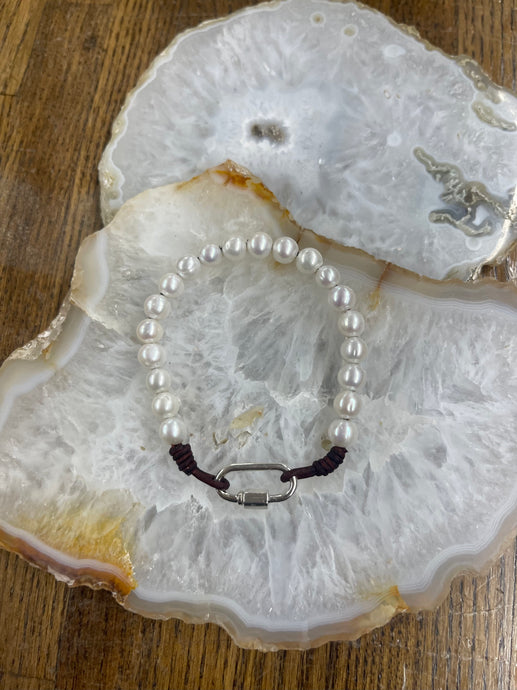 Carabiner Freshwater Bracelet - Vincent Peach Fine Jewelry