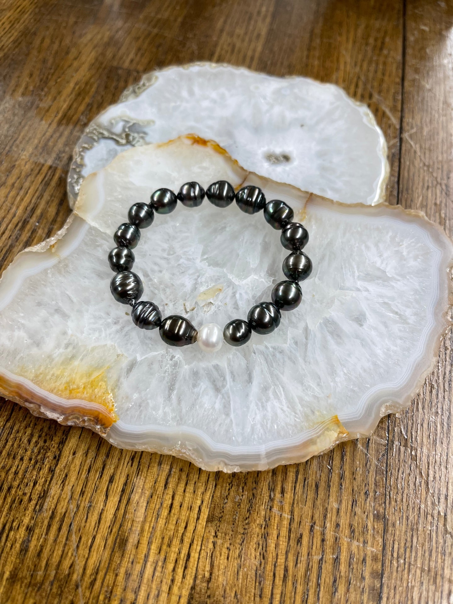 Tahitian Pearl Single Freshwater Stretch Bracelet - Vincent Peach Fine Jewelry