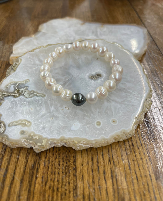 Freshwater/Single Tahitian Stretch Bracelet - Vincent Peach Fine Jewelry