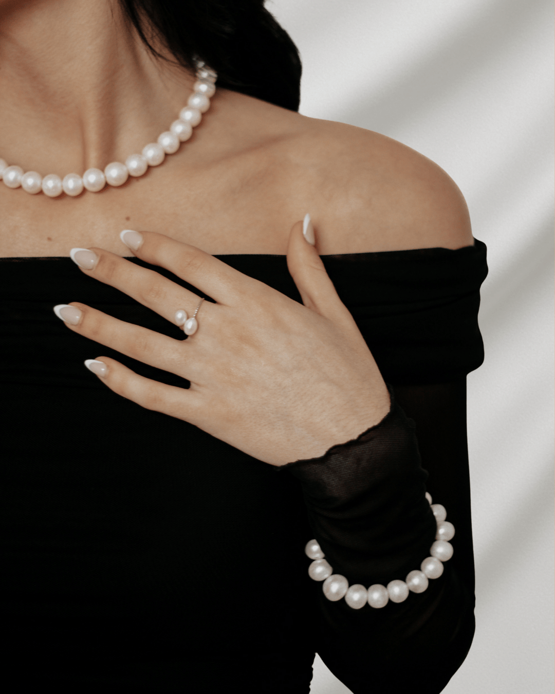 Freshwater Pearl Necklace & Bracelet Set by Vincent Peach