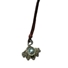 Oyster and Pearl Pendant - Vincent Peach Fine Jewelry