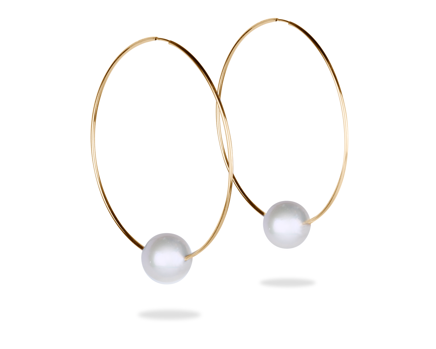 gold hoop earrings with freshwater pearl by Vincent Peach Fine jewelry