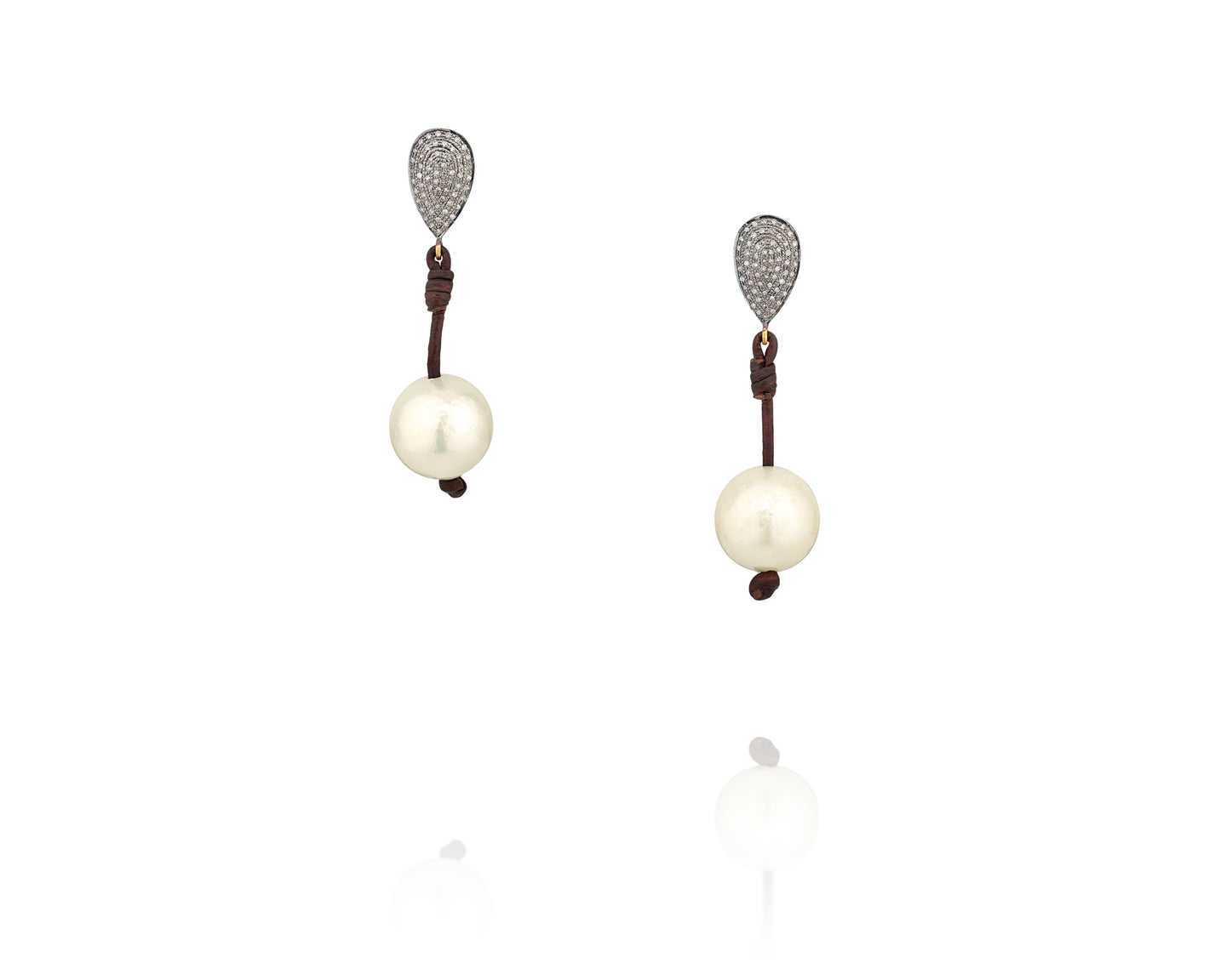 Demure Teardrop Earrings | Freshwater Pearl - Vincent Peach Fine Jewelry