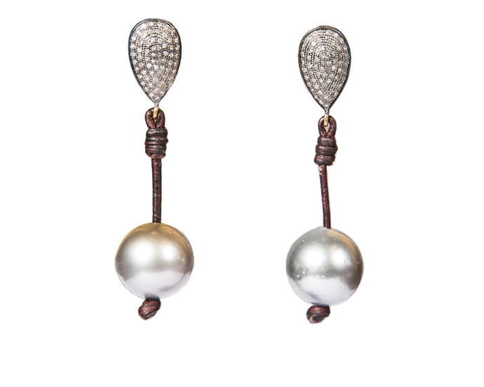 Demure Teardrop Earrings - Vincent Peach Fine Jewelry