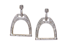 Demure Stirrup Gift Set